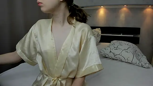 Camilla Kelly online show from November 9, 1:15 am