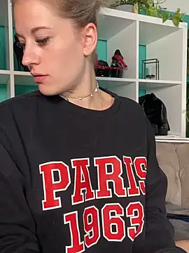 Snapshot of TheRealJessyLey chatting on September 18, 11:40 pm TheRealJessyLey online show from September 18, 11:40 pm