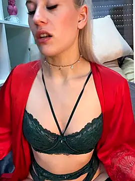 Snapshot of TheRealJessyLey chatting on October 28, 7:23 am TheRealJessyLey online show from October 28, 7:23 am