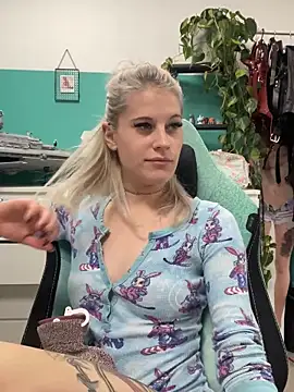 Snapshot of TheRealJessyLey chatting on November 2, 7:05 pm TheRealJessyLey online show from November 2, 7:05 pm