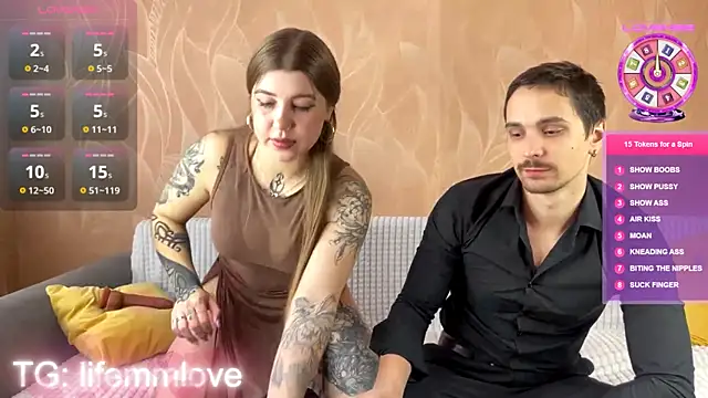 Snapshot of VelvetMiley chatting on November 29, 6:05 am VelvetMiley online show from November 29, 6:05 am