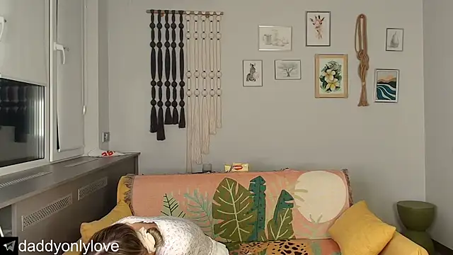 Snapshot of daddyonlyloveme chatting on October 21, 7:47 pm daddyonlyloveme online show from October 21, 7:47 pm