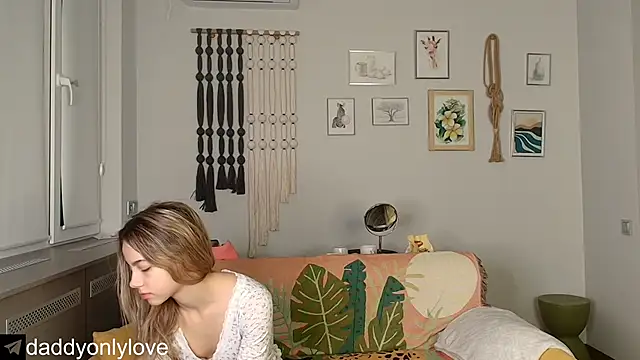 Snapshot of daddyonlyloveme chatting on October 28, 9:06 pm daddyonlyloveme online show from October 28, 9:06 pm