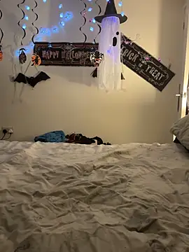 NaughtyLittleLouise online show from October 27, 10:36 pm