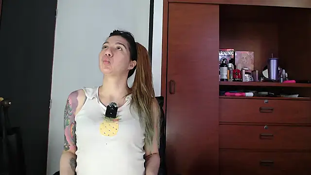 karlamoon23 online show from September 25, 9:18 pm