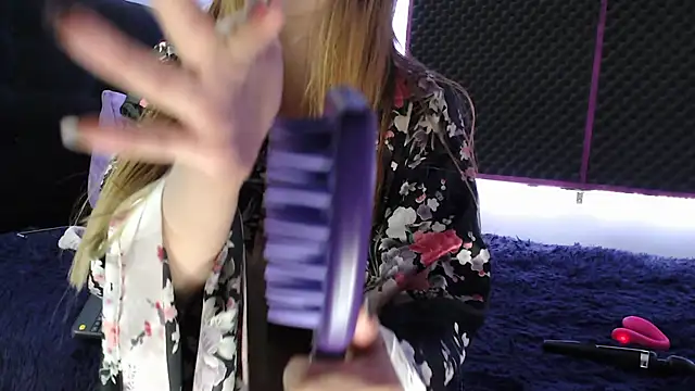 karlamoon23 online show from October 9, 1:25 am