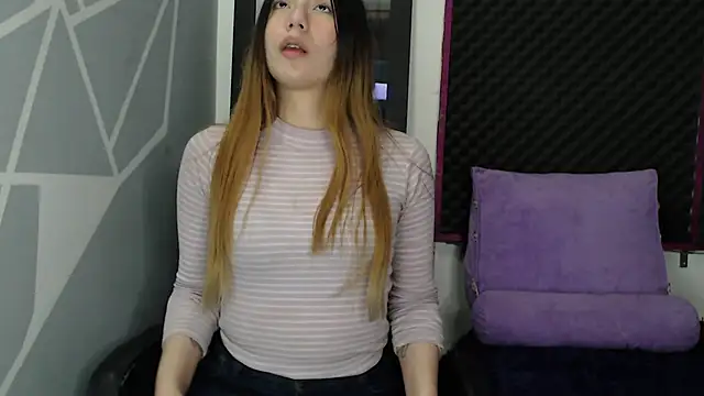 karlamoon23 online show from December 4, 9:23 pm