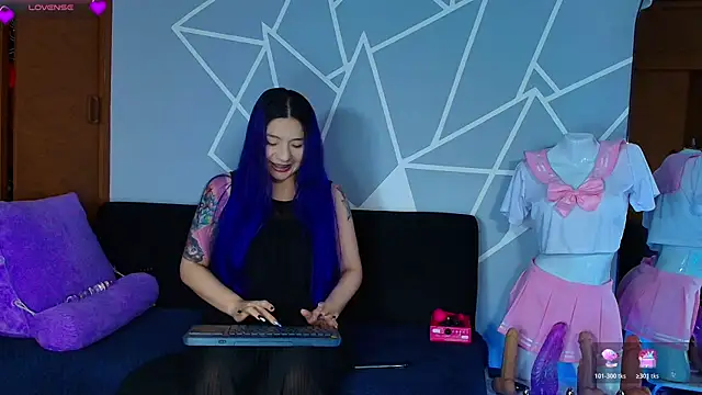 karlamoon23 online show from July 3, 11:33 pm
