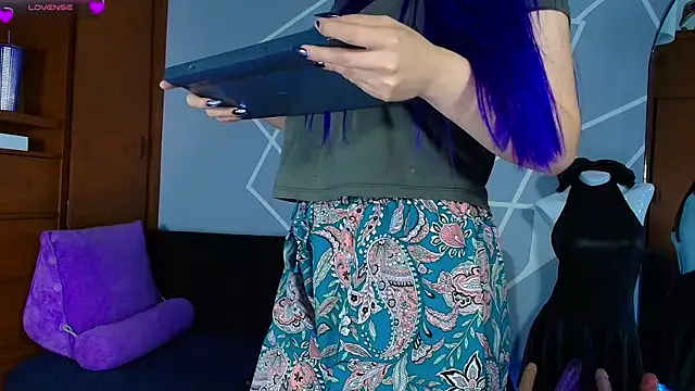 karlamoon23 online show from July 4, 11:44 pm