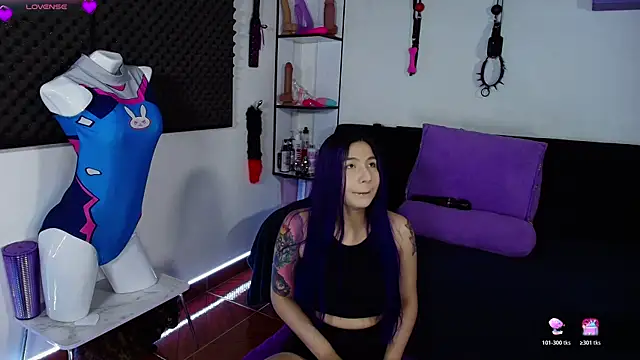 karlamoon23 online show from July 17, 11:20 pm