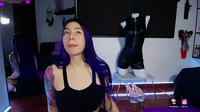 karlamoon23 online show from July 31, 11:26 pm