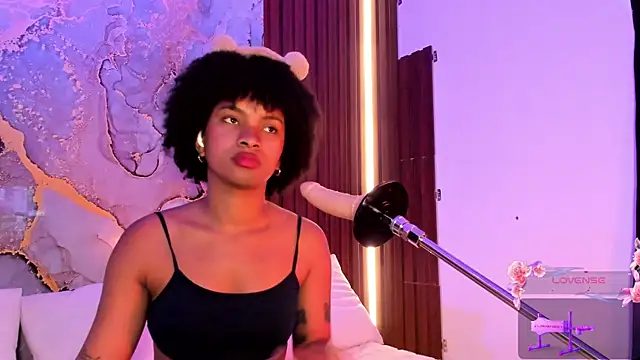 Snapshot of Lolalewis777 chatting on September 20, 8:32 pm Lolalewis777 online show from September 20, 8:32 pm