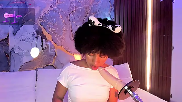 Snapshot of Lolalewis777 chatting on October 7, 9:12 pm Lolalewis777 online show from October 7, 9:12 pm