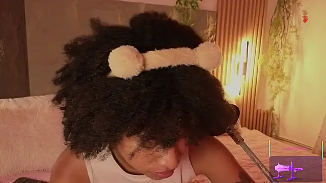 Snapshot of Lolalewis777 chatting on November 17, 9:42 pm Lolalewis777 online show from November 17, 9:42 pm