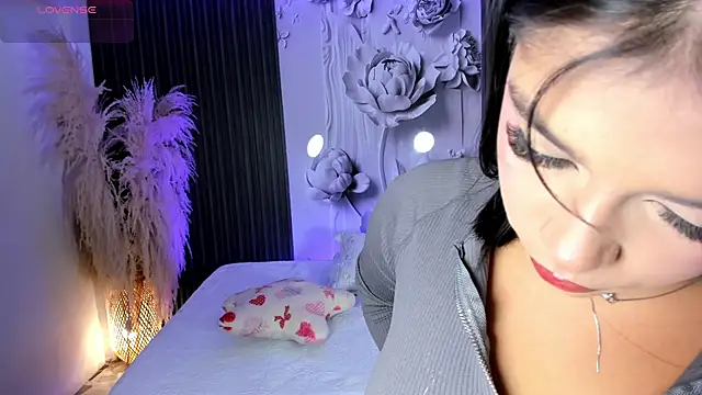 ShaniaDaniels online show from April 28, 10:37 pm