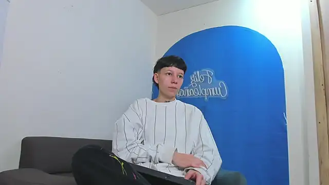 Snapshot of LiamBrown09 chatting on June 8, 7:14 pm LiamBrown09 online show from June 8, 7:14 pm