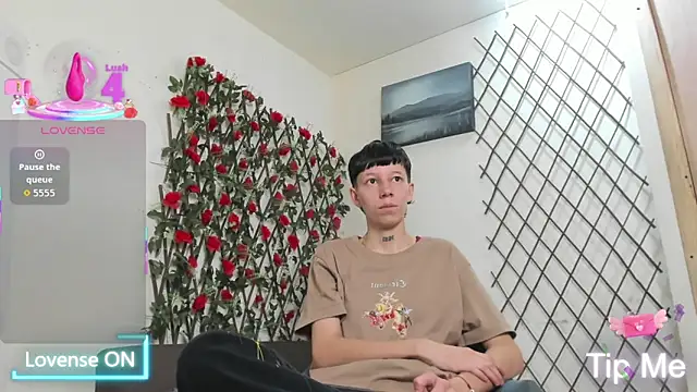 Snapshot of LiamBrown09 chatting on June 16, 7:49 pm LiamBrown09 online show from June 16, 7:49 pm
