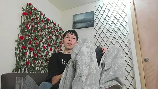 Snapshot of LiamBrown09 chatting on June 20, 7:27 pm LiamBrown09 online show from June 20, 7:27 pm