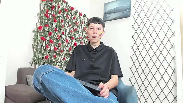 Snapshot of LiamBrown09 chatting on July 7, 7:18 pm LiamBrown09 online show from July 7, 7:18 pm