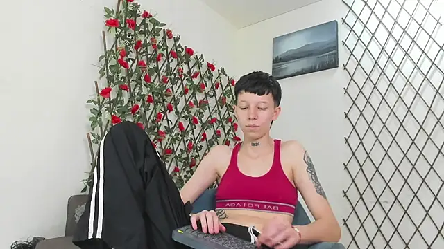 Snapshot of LiamBrown09 chatting on July 20, 8:55 pm LiamBrown09 online show from July 20, 8:55 pm
