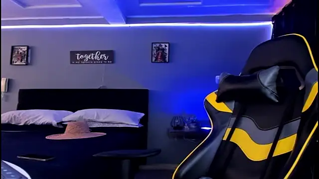 alexgiraldo   online show from October 9, 1:20 pm