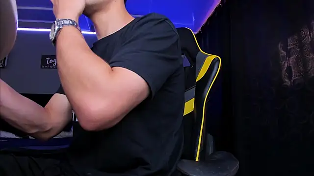 alexgiraldo   online show from October 21, 2:29 pm