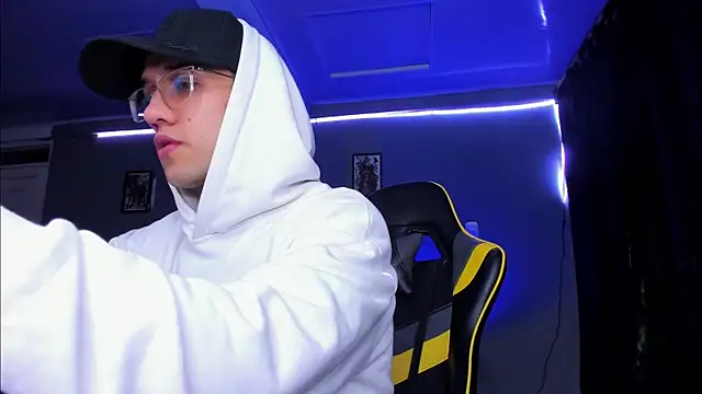 alexgiraldo   online show from October 30, 10:16 am