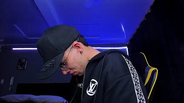 alexgiraldo   online show from November 3, 11:33 am