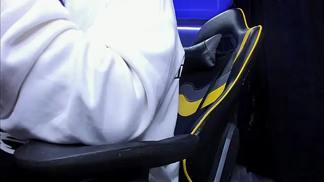 alexgiraldo   online show from November 5, 5:40 am