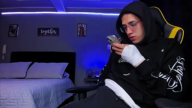 alexgiraldo   online show from November 24, 7:19 am