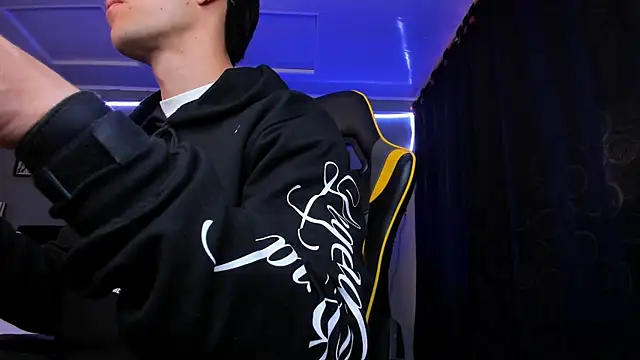 alexgiraldo   online show from December 3, 11:52 am