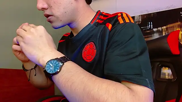 Snapshot of alexgiraldo__ chatting on June 18, 1:48 pm alexgiraldo online show from June 18, 1:48 pm
