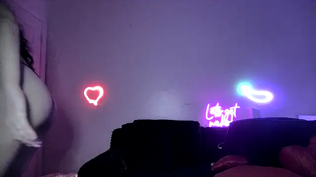 Snapshot of torithequeen chatting on October 1, 12:49 am torithequeen online show from October 1, 12:49 am