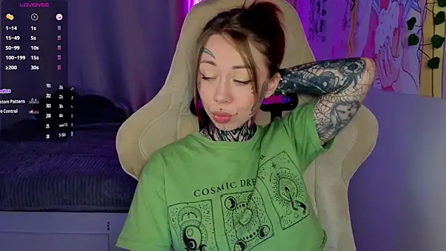 bunnykellyyy online show from April 30, 6:09 am