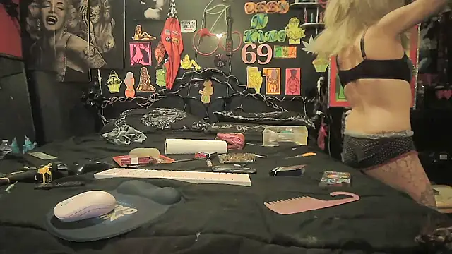 Splash Queen420 online show from May 25, 5:02 am