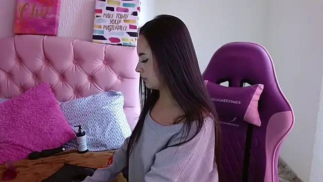 Snapshot of Emma-Flowers chatting on September 29, 7:30 pm Emma-Flowers online show from September 29, 7:30 pm