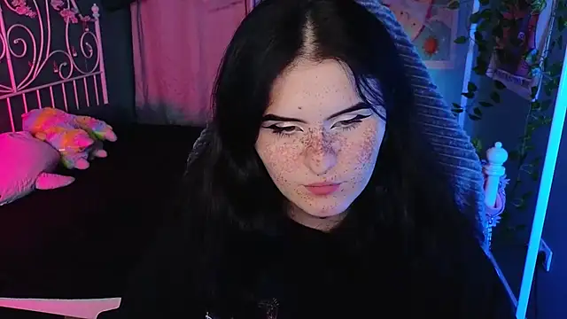 Snapshot of Dark_Shine chatting on October 29, 5:42 am Dark Shine online show from October 29, 5:42 am