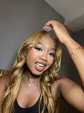 Snapshot of alisonn_moon chatting on July 25, 8:39 pm alisonn moon online show from July 25, 8:39 pm