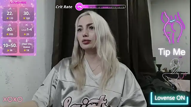 Snapshot of SpaceMarsi chatting on November 18, 10:14 pm SpaceMarsi online show from November 18, 10:14 pm