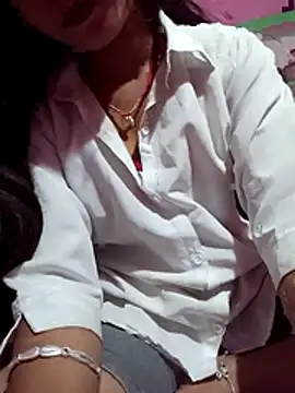 Snapshot of Cutie_Angel143 chatting on November 14, 4:00 am Cutie Angel143 online show from November 14, 4:00 am