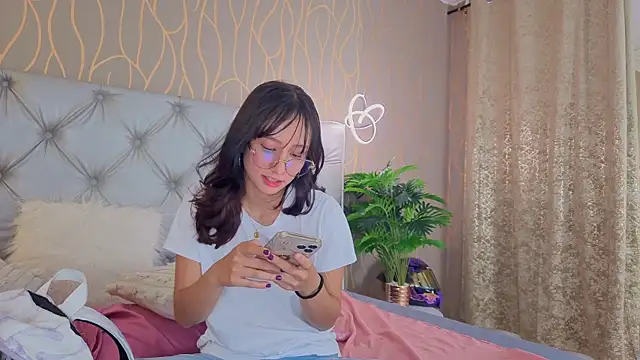 Snapshot of Naughty_Couple83 chatting on August 5, 8:33 pm Naughty Couple83 online show from August 5, 8:33 pm