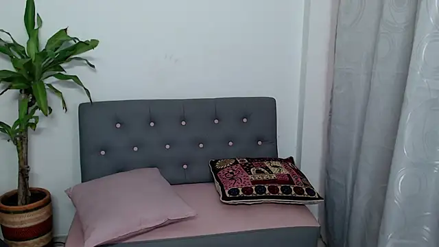 Snapshot of jade_nassar chatting on November 8, 12:22 am jade nassar online show from November 8, 12:22 am