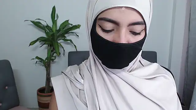 Snapshot of jade_nassar chatting on November 9, 10:19 pm jade nassar online show from November 9, 10:19 pm