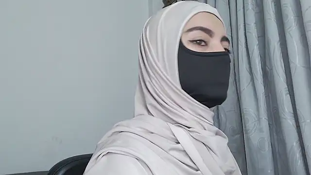 Snapshot of jade_nassar chatting on December 14, 10:14 pm jade nassar online show from December 14, 10:14 pm