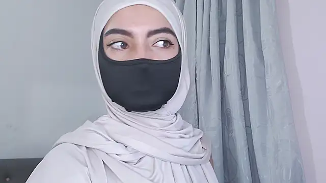 Snapshot of jade_nassar chatting on December 17, 12:49 am jade nassar online show from December 17, 12:49 am