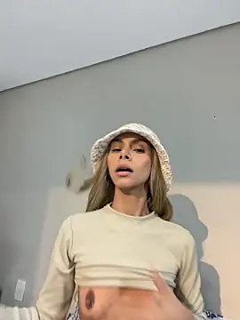 Snapshot of heloagreen_ chatting on September 10, 3:06 am heloagreen online show from September 10, 3:06 am