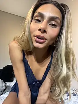 Snapshot of heloagreen_ chatting on September 11, 3:17 am heloagreen online show from September 11, 3:17 am