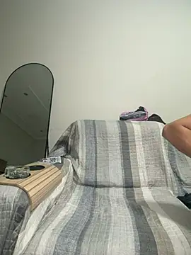 Snapshot of heloagreen_ chatting on April 14, 1:55 am heloagreen online show from April 14, 1:55 am