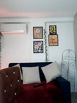 Snapshot of mishelkrave_ chatting on October 9, 1:25 am mishelkrave online show from October 9, 1:25 am