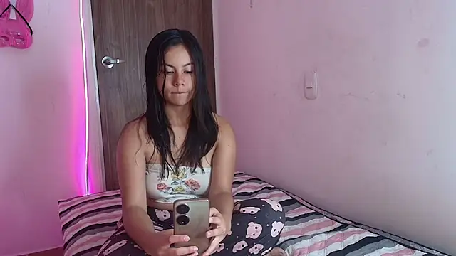 Snapshot of mady_gh chatting on July 2, 5:24 am mady gh online show from July 2, 5:24 am